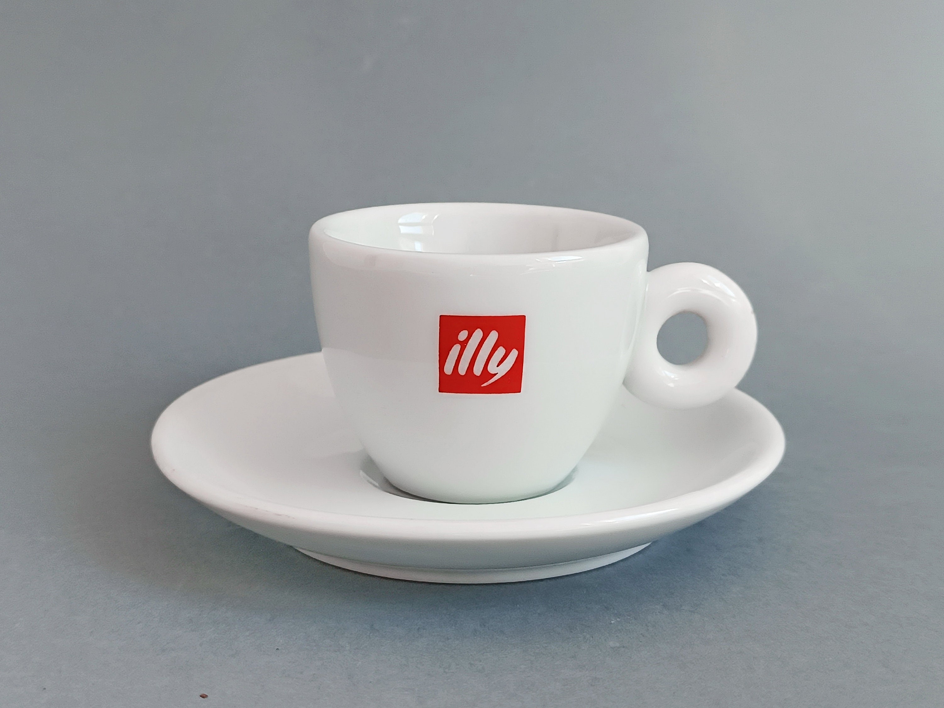 Pair of Collectible Illy Espresso Cups, Italian Classic illy White