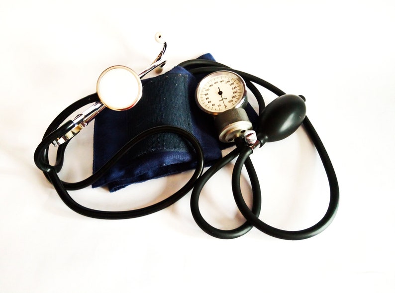 Vintage blood pressure monitor with case and manual Antique | Etsy