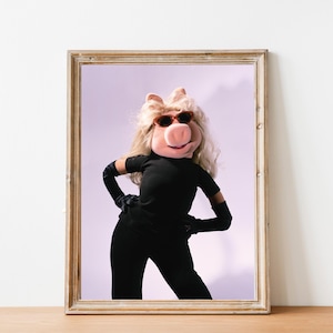 Miss Piggy in black Printable poster, Download Print, Wall Art Decor