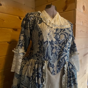 18 Jahrhundert Williamsburg Ballkleid Polonaise aus der Kolonialzeit