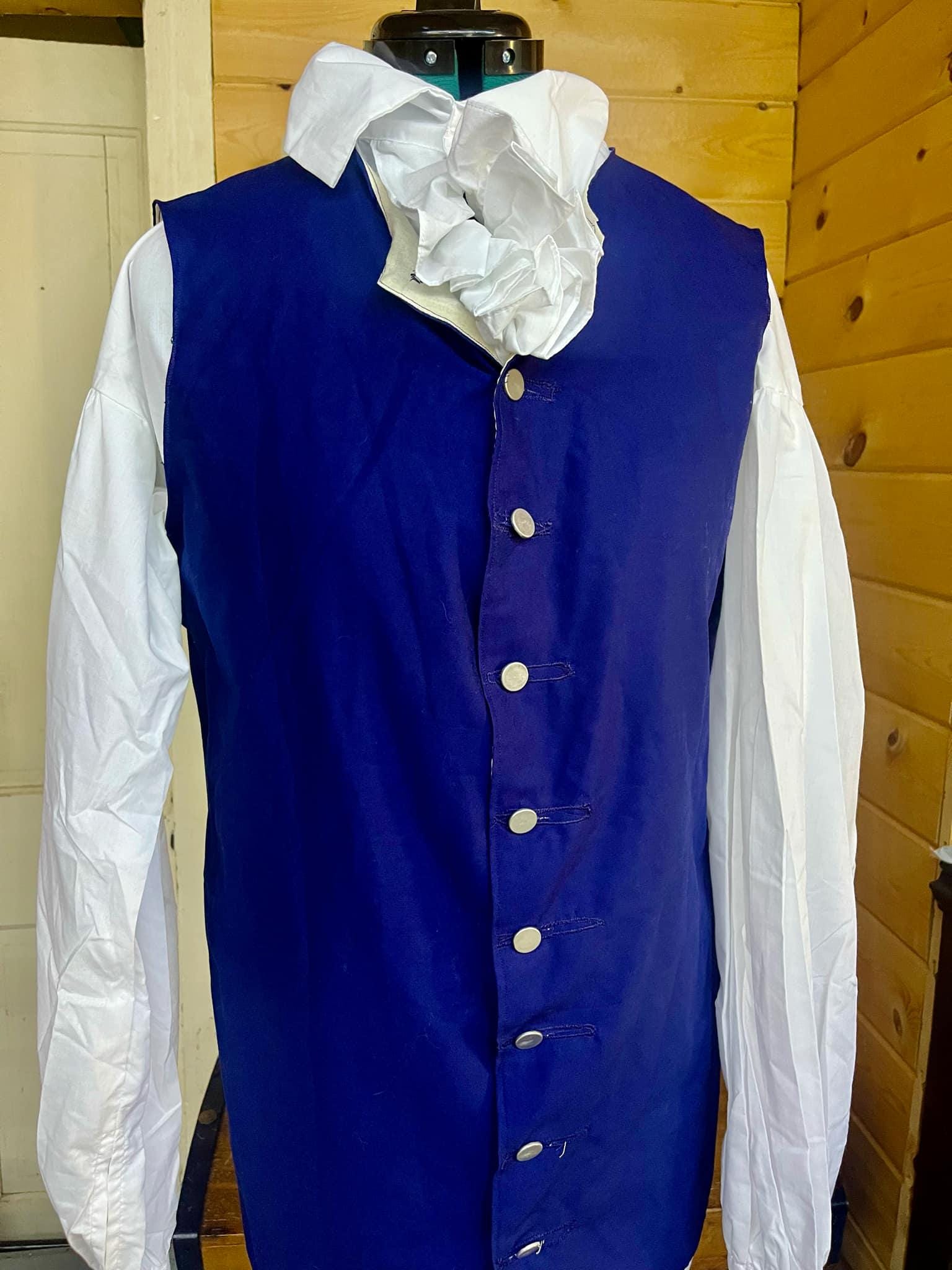 Conjunto de colete e camisa masculino da reconstituição do século XVIII