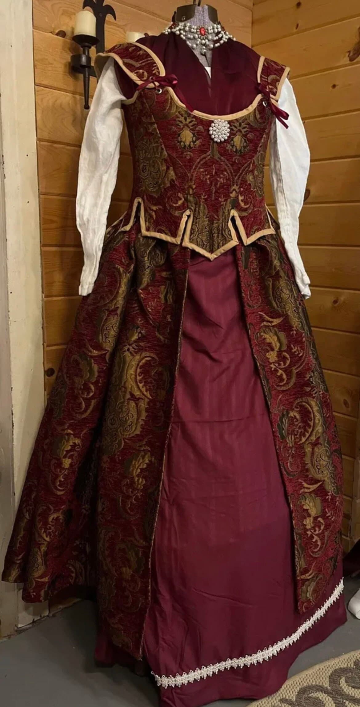 1500's dress Italia