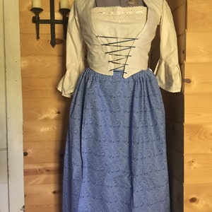Complete Colonial 18th century revolutionary war DAR Williamsburg cotton outfit