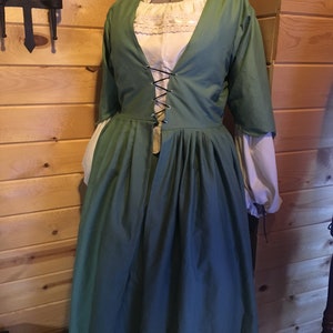 Colonial 18th century Williamsburg revolutionary war polonaise gown and chemise