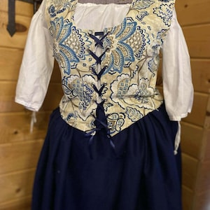Colonial or Renaissance bodice, chemise and skirt