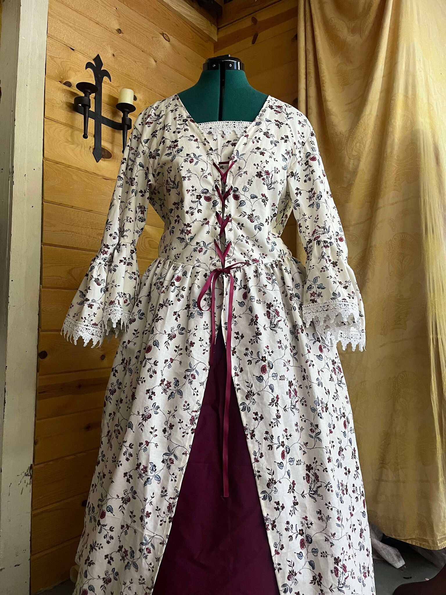 Colonial Williamsburg Reproduction Fabric 18th Century Polonaise Set - Etsy  Finland, image size:1536x2048