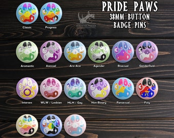 Puede incluir: Un conjunto de 18 pines de botón de 38 mm con diseños de huellas de patas con varios diseños de banderas del orgullo. Los diseños incluyen clásico, progreso, aromático, asexual, aro-ace, agénero, bisexual, genderfluid, intersexual, WLW/Lesbiana, MLM/Gay, no binario, pansexual, poli, queer, aliado heterosexual y trans.