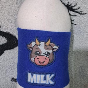 Milchflasche aus weichem plüschigem Milchkännchen