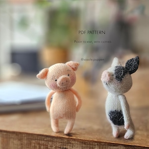 PDF Strickanleitung Schweinchen in 2-Varianten 15cm groß mit den Kleidung zum Stricken.  Deutsch, Englisch.