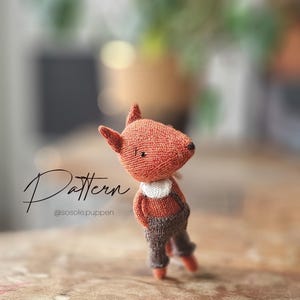 Fox knitting pattern. Includes skirt, pants, coat, and collar. Languages: German, English