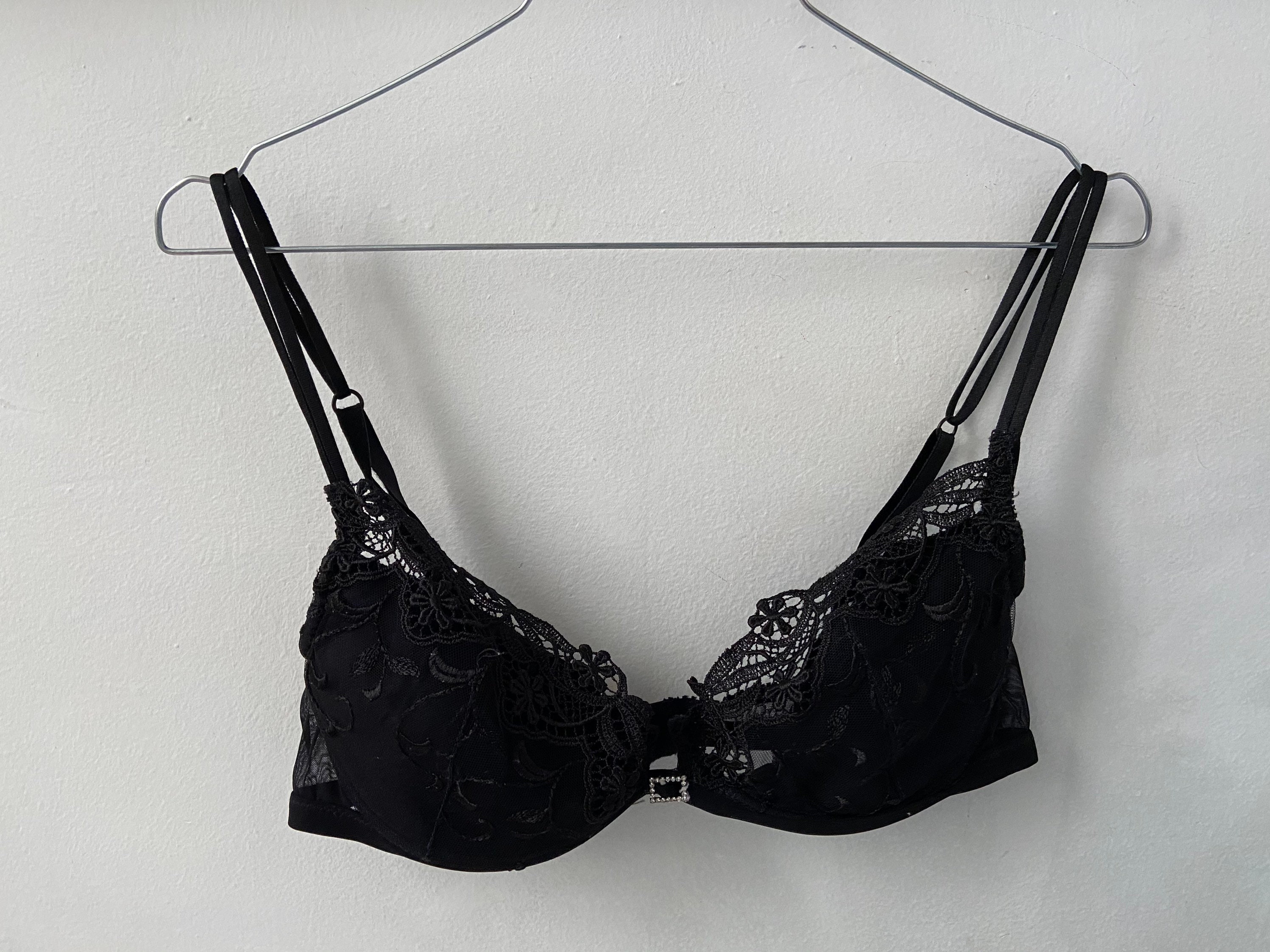 Victoria's Secret bra, size 34DD, worn once, great - Depop