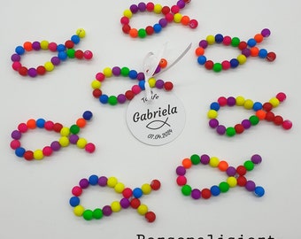 Personalisierte Gastgeschenk Fische Perlen 7 x 3,5 cm Bunt Regenbogen Ehrenplatz Tropfschutz Kommunion Konfirmation Taufe  Tischdeko