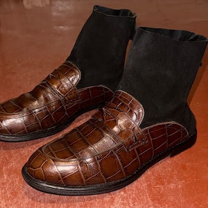 Raros botines tipo calcetín de cuero con efecto cocodrilo de Loewe originales en marrón y negro, hechos en Italia, mules, zapatos imagen 2
