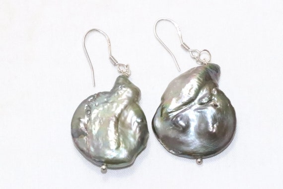 Costume Baroque Pearl Earrings - image 2