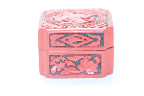 Vintage Chinese Cinnabar Carved Bird Design Jewel… - image 5