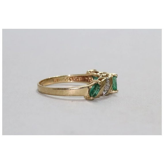 10 KT Yellow Gold Emerald and Diamond Ring - image 5