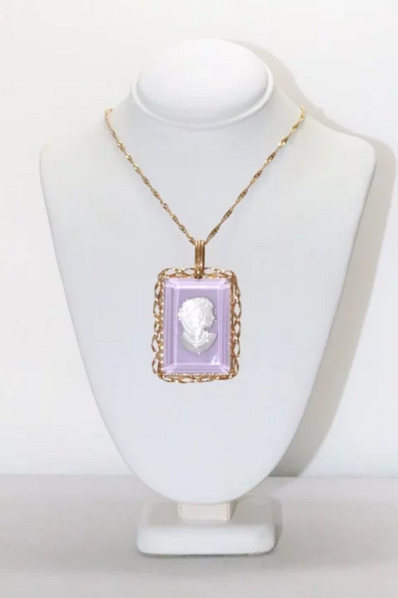14 KT Yellow Gold Amethyst and Mother of Pearls C… - image 3