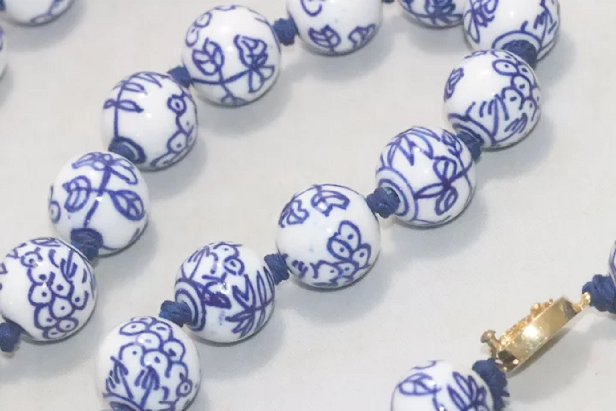 2 Count 21mm Vintage Style Chinese White and Blue Turtle Tortoise Porcelain  Beads Cute Animal Beads Clay Bead Charms Pendants Traditional 