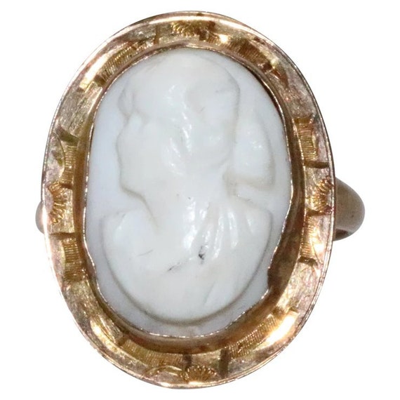 10 KT Yellow Gold Cameo Ring - image 1