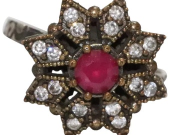 Pierścionek ze srebra próby 925 z rubinem