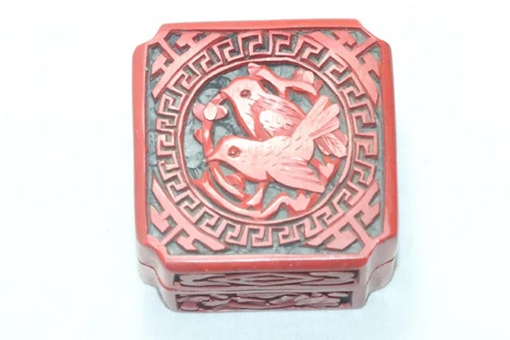Vintage Chinese Cinnabar Carved Bird Design Jewel… - image 2