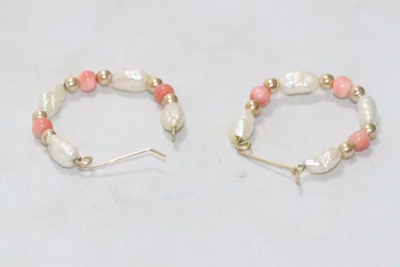 Vintage 14KT Gold Coral And Pearl Hoop Earrings - image 4