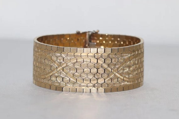 Bracelet vintage en or jaune, années 1960 En vente sur