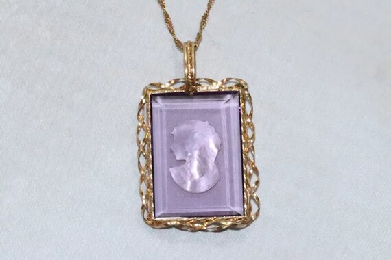 14 KT Yellow Gold Amethyst and Mother of Pearls C… - image 5