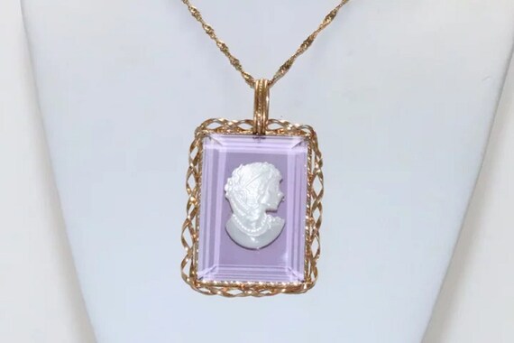 14 KT Yellow Gold Amethyst and Mother of Pearls C… - image 2