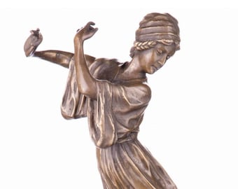 デメトル・チパルス・レ・ガールズ ブロンズ像: アールデコ様式の 5 人