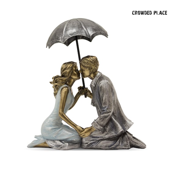 Romantic Couple Figurine: Polyresin Love Statue with Umbrella