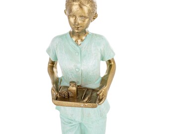 Verpleegster beeldje, beeldje van een vrouwelijke medewerker in de gezondheidszorg, bedankcadeau, decoratief beeldje voor de zorg.