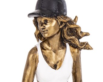 Meisje op skateboard beeldje, urban stijl, streetwear decoratie, cadeau voor tiener skaterkamer