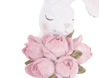 Beeldje lentehaas, wit konijn met bloemen tuindecor Shabby Chic cottage boerderijaccent