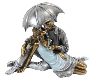 Scultura di coppia innamorata seduta sotto un ombrello, design glamour per la casa, regalo per gli innamorati, regali per coppie, statuetta in resina regalo deco