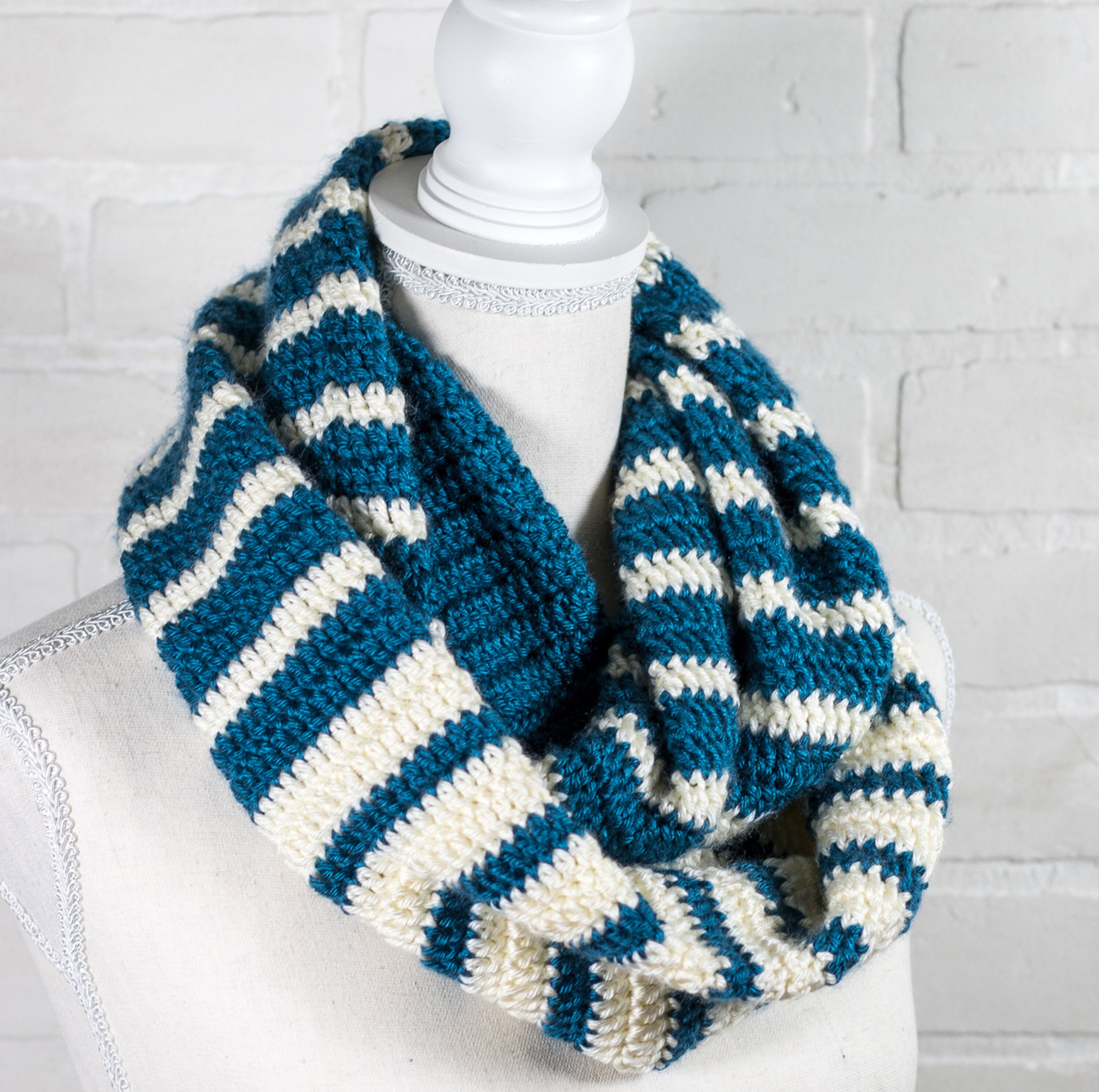 crochet stripe scarf