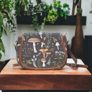 Monedero de bolsa de sillín de setas del bosque oscuro, bolso de cuerpo cruzado Dark Cottagecore, bolso Boho Witchy Hippie, monedero Goblincore, bolso Dark Forestcore
