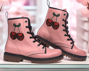 Pastelroze veganistische gevechtslaarzen met gotische kersenschedel, punk flirtlaarzen, zachte gotische veterlaarzen Alt Girl, edgy schattige pastelkleurige punklaarzen