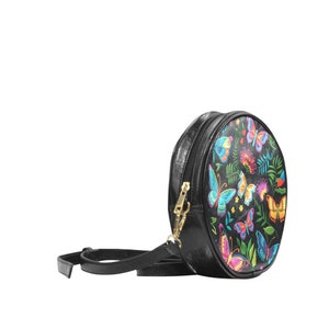 Monedero redondo de cuero vegano con mariposas de bordado falso, bolso de mariposas brillantes boho, bolso de mariposas brujas, regalos para niñas hippies imagen 7