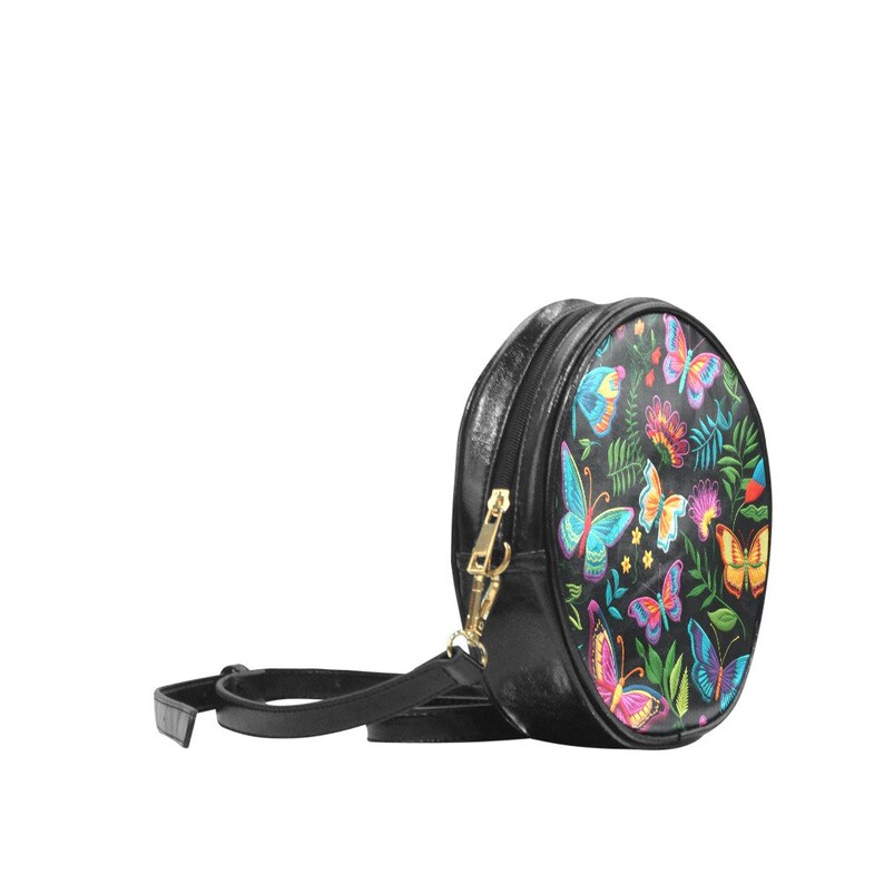 Monedero redondo de cuero vegano con mariposas de bordado falso, bolso de mariposas brillantes boho, bolso de mariposas brujas, regalos para niñas hippies imagen 7