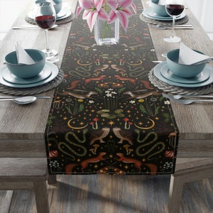 Camino de mesa Bosque Oscuro, Camino de mesa Bosque de Hadas Estilo Cottagecore Oscuro, Decoración de Comedor con Tema Bosque Oscuro, Camino de mesa Bruja con Criaturas del Bosque imagen 6