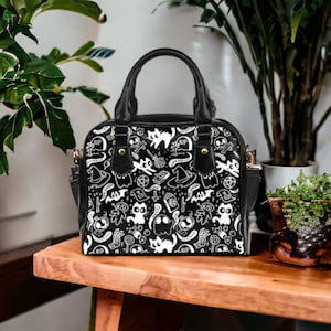 Spooky Cute Witchy bolso, bolso cruzado de cuero vegano Kawaii Witch, Spooky Cute Witch Purse, bolso Whimsigoth, lindo bolso de Halloween