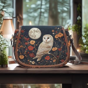 Whimsigoth Tornuggle Saddlebag Purse, Moonlit Forest Owl Crossbody Folk Art Handbag, Dark Cottagecore Bag, Witchy Boho Estetisk Gåva till henne