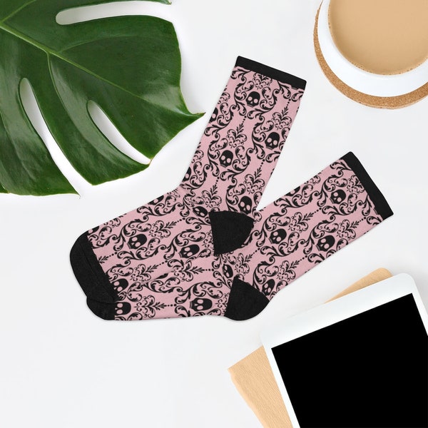 Zwarte schedels op roze sokken, pastel goth sokken, pastel Halloween sokken, Kawaii goth sokken, leuke goth stijl, griezelige schattige sokken