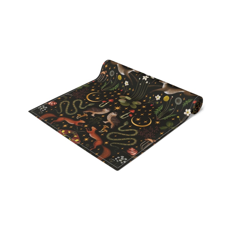 Camino de mesa Bosque Oscuro, Camino de mesa Bosque de Hadas Estilo Cottagecore Oscuro, Decoración de Comedor con Tema Bosque Oscuro, Camino de mesa Bruja con Criaturas del Bosque imagen 8