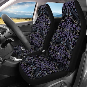 Capas para bancos de carro com corvos góticos, capas para bancos de carro com estampa de corvos, capas para bancos de carro com tema de garota gótica, decoração de carro bruxa em violeta e preto, capas com estética gótica e caprichosa.