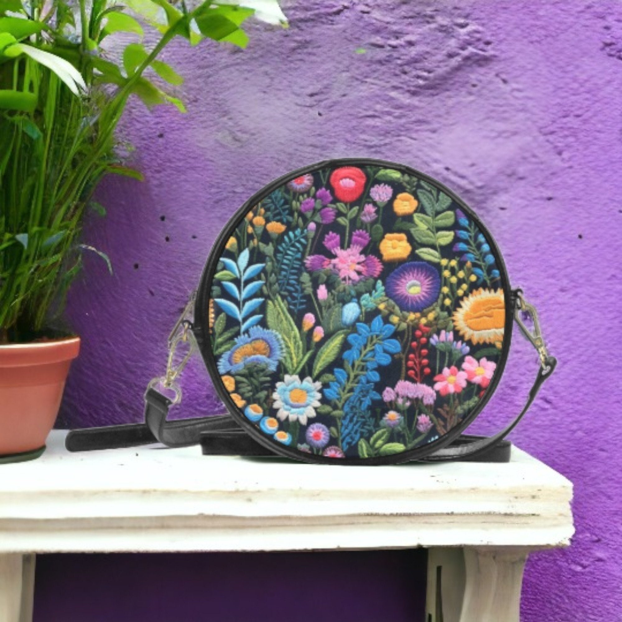小物 blackmeans Embroidery Circle Pouch Black Sasquatchfabrix. × blackmeans EASTEND DRAGON Circled Pouch