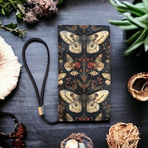 Cottage Goth Moths Flowers Satchel, Bolsa de polillas góticas y juego de billetera, Embrague Cottagecore oscuro, Conjunto Whimsigoth, Regalos de brujería boho de cuero vegano