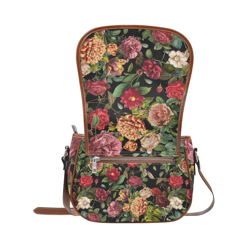 Vintage Roses Dark Floral Cross-Body Zadeltas, Dark Cottagecore Boho Handtas, Whimsigoth Roses Portemonnee, Witchy Hippie Zadeltas afbeelding 2