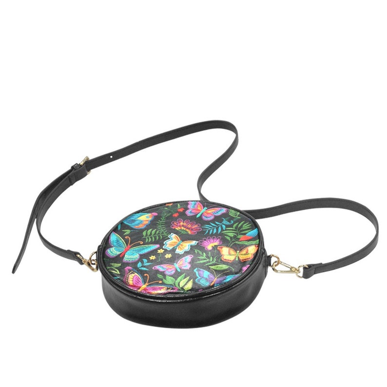 Monedero redondo de cuero vegano con mariposas de bordado falso, bolso de mariposas brillantes boho, bolso de mariposas brujas, regalos para niñas hippies imagen 2